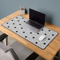 Lace-like Flowers Black and White Desk Mat