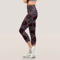 Black & Magenta Cool Geometric Pattern Capri Leggings