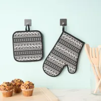 Southwestern Black and White Geometric Patterns Oven Mitt & Pot Holder Set