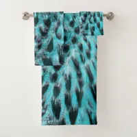 Chic animal print in blue - cool feather design bath towel set