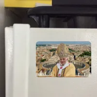 Pope Benedict XVI with the Vatican City Magnet