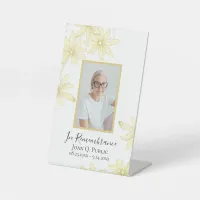 Pale Yellow Daisy Flowers Celebration of Life Pedestal Sign