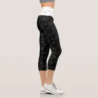 Women Hearts and Butterfly One-Line Art Patterned Capri Leggings