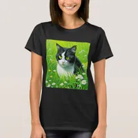 Adorable Cat sitting in a field of Daisies  T-Shirt