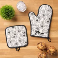 Modern Black and White Floral Mom Personalized Oven Mitt & Pot Holder Set