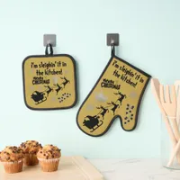 I'm sleighin' it in the kitchen! Christmas gold | Oven Mitt & Pot Holder Set