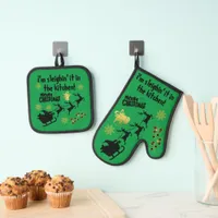 I'm sleighin' it in the kitchen! Christmas green | Oven Mitt & Pot Holder Set