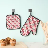 Doodle Art Style Red Pink Roses Hearts Valentine's Oven Mitt & Pot Holder Set