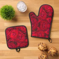 Red rose blossoms with dewdrops - photography oven mitt & pot holder set