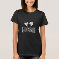 Romantic Skeleton Couple Gothic With Heart Hands T-Shirt