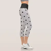 Black and White Lace-Like Flowers  Capri Leggings