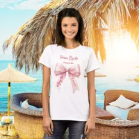 She's tying the knot pink bow Team Bride T-Shirt