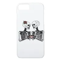 Romantic Skeleton Couple – Gothic With Heart Hands iPhone 8/7 Case