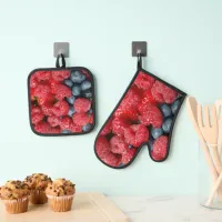 Berry Bonanza Oven Mitt & Pot Holder Set