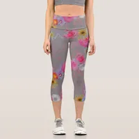 Vintage look floral pattern on gray capri leggings